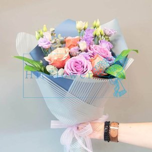 Букет цветов из: Розы и Альстромерии